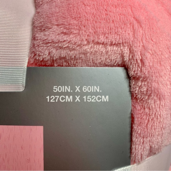 NWT. Disney pink soft Mickey Mouse large throw blanket. 100% polyester - Picture 2 of 8